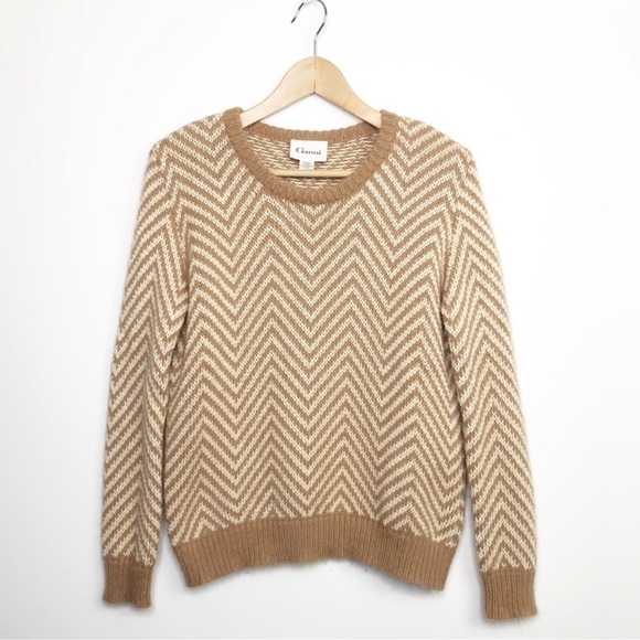 Ganni Chevron Pullover in Brown
MEGHAN MARKLE, TOPS - Picture 7 of 16